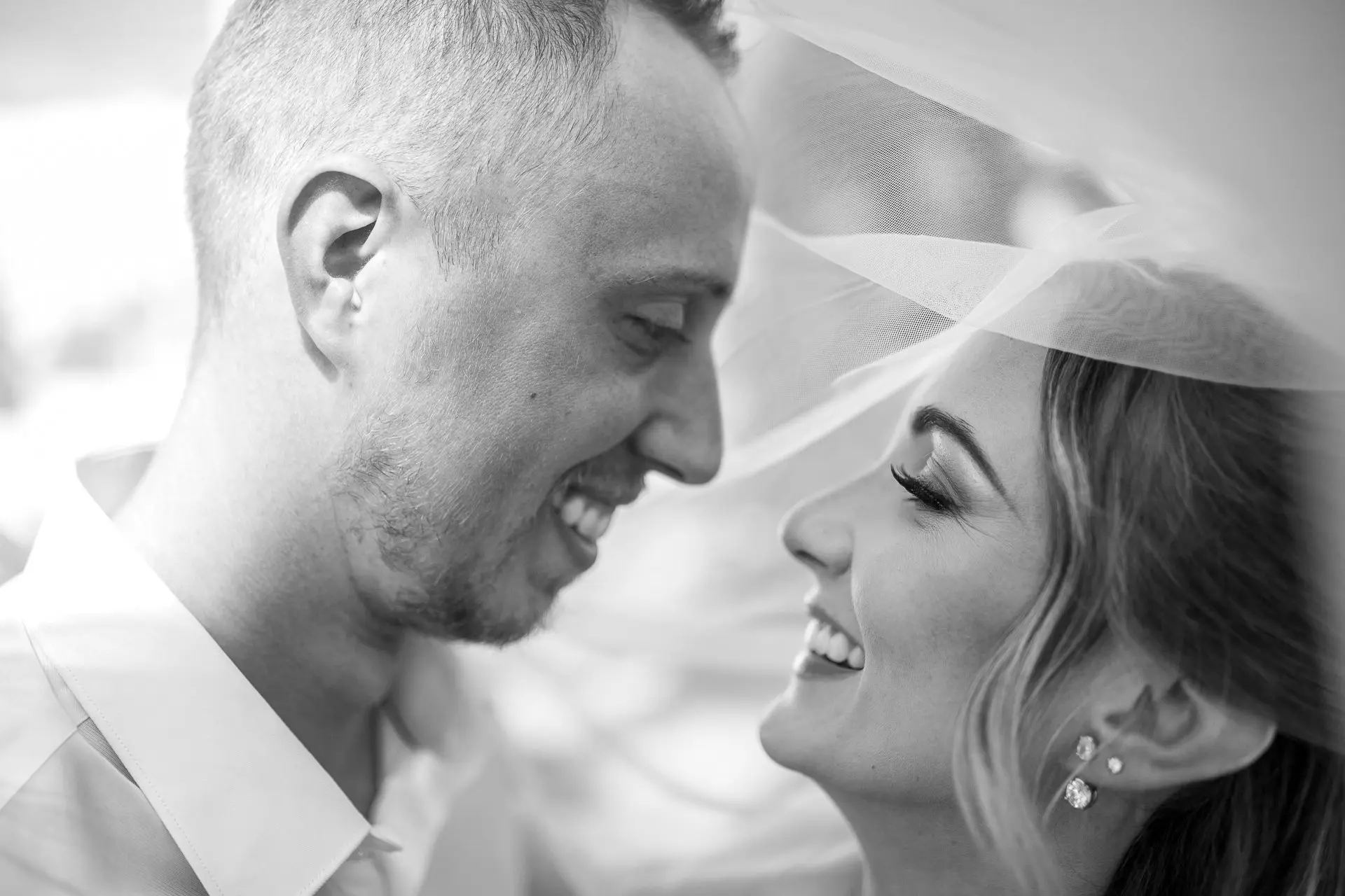 Retrato de novios en blanco y negro