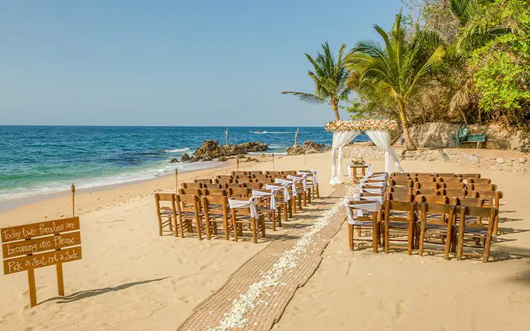 Una boda en la playa de Las Caletas en Puerto Vallarta