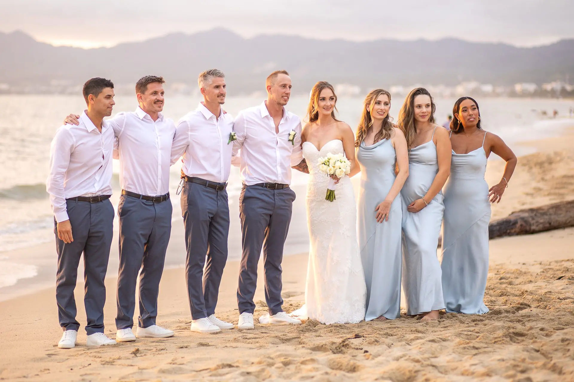 Festa nupcial na praia de Puerto Vallarta, México