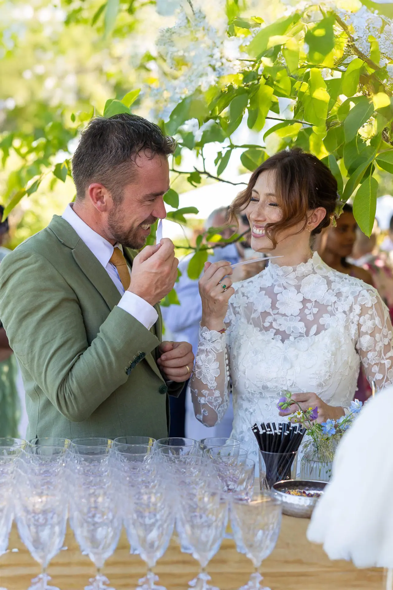 leslie-and-aidan-france-wedding-photography119-vertical