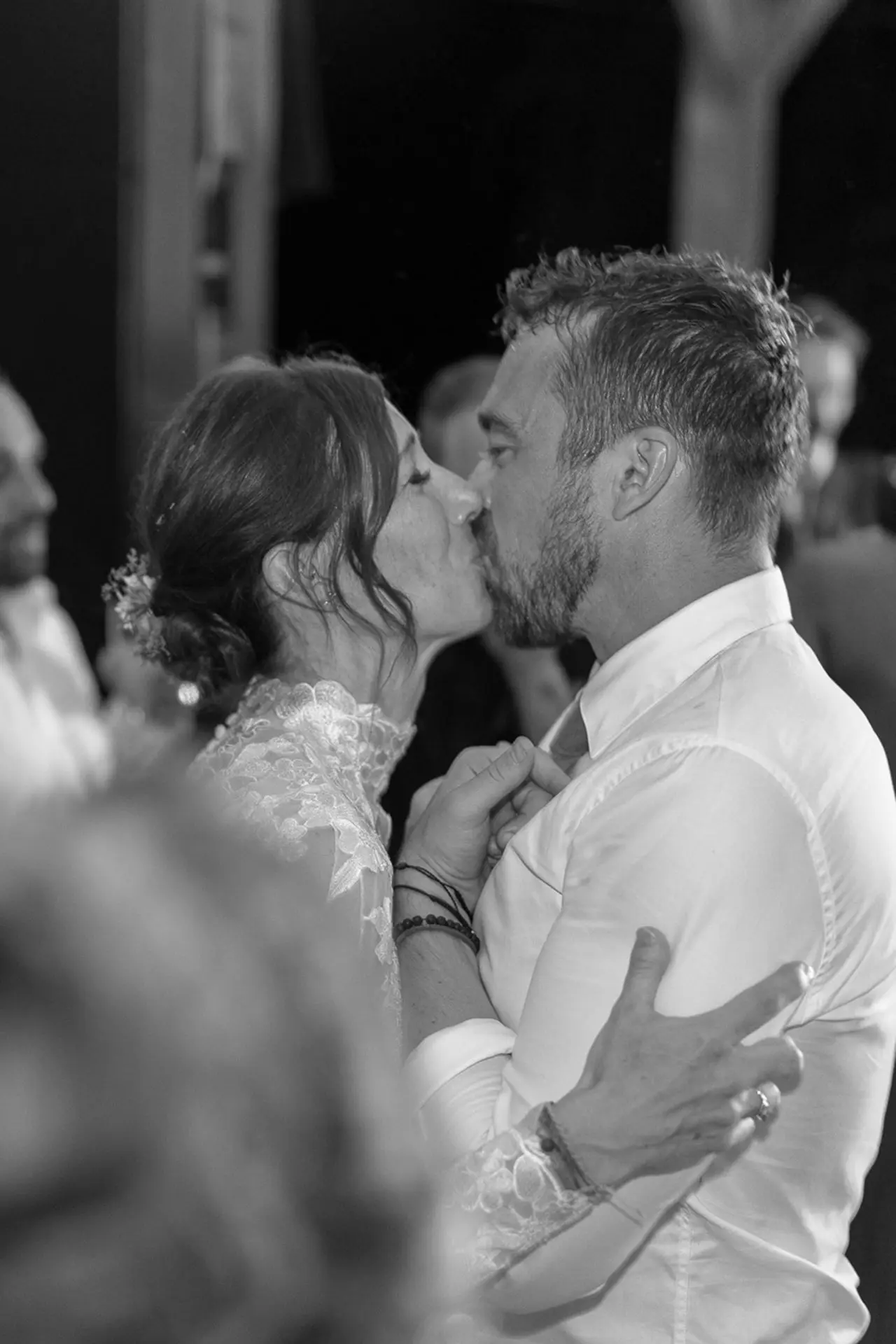 leslie-and-aidan-france-wedding-photography-vertical
